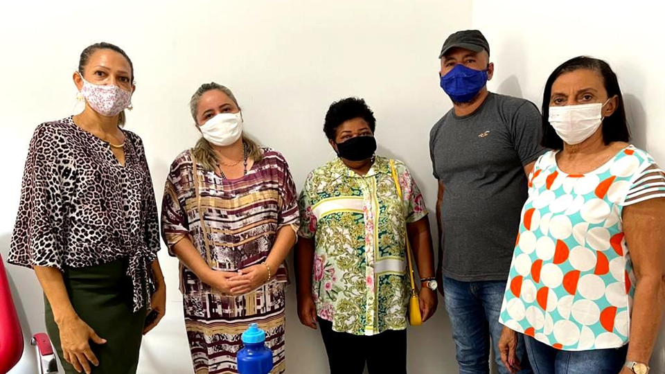 Prefeita Nélida Miranda Cavalcante recebe representantes do SINTET para ouvir demandas dos profissionais de Educação